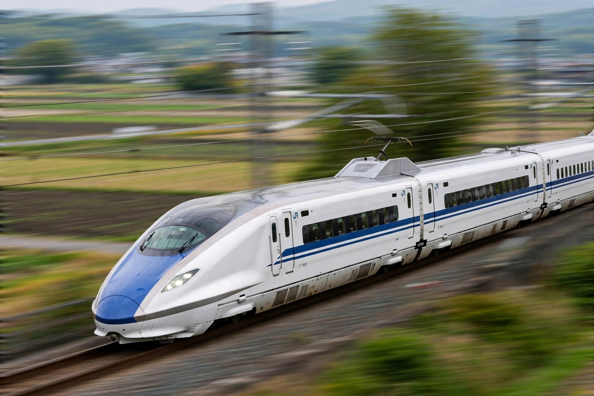 Ejemplo visual: Movimiento de cámara — panning sobre un tren en marcha