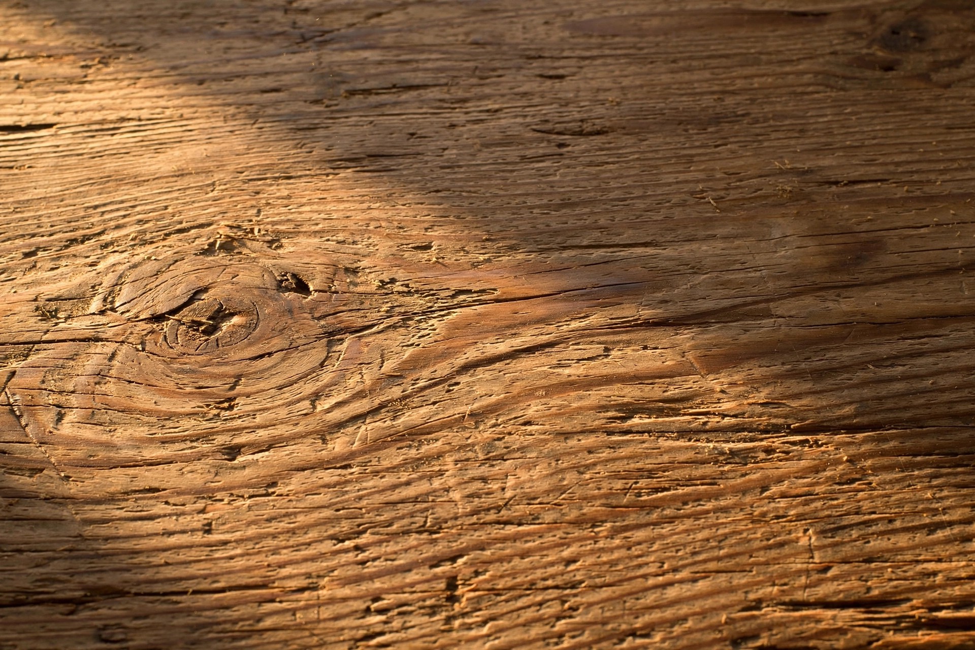 Ejemplo visual: Madera — superficie de tabla rústica con vetas naturales